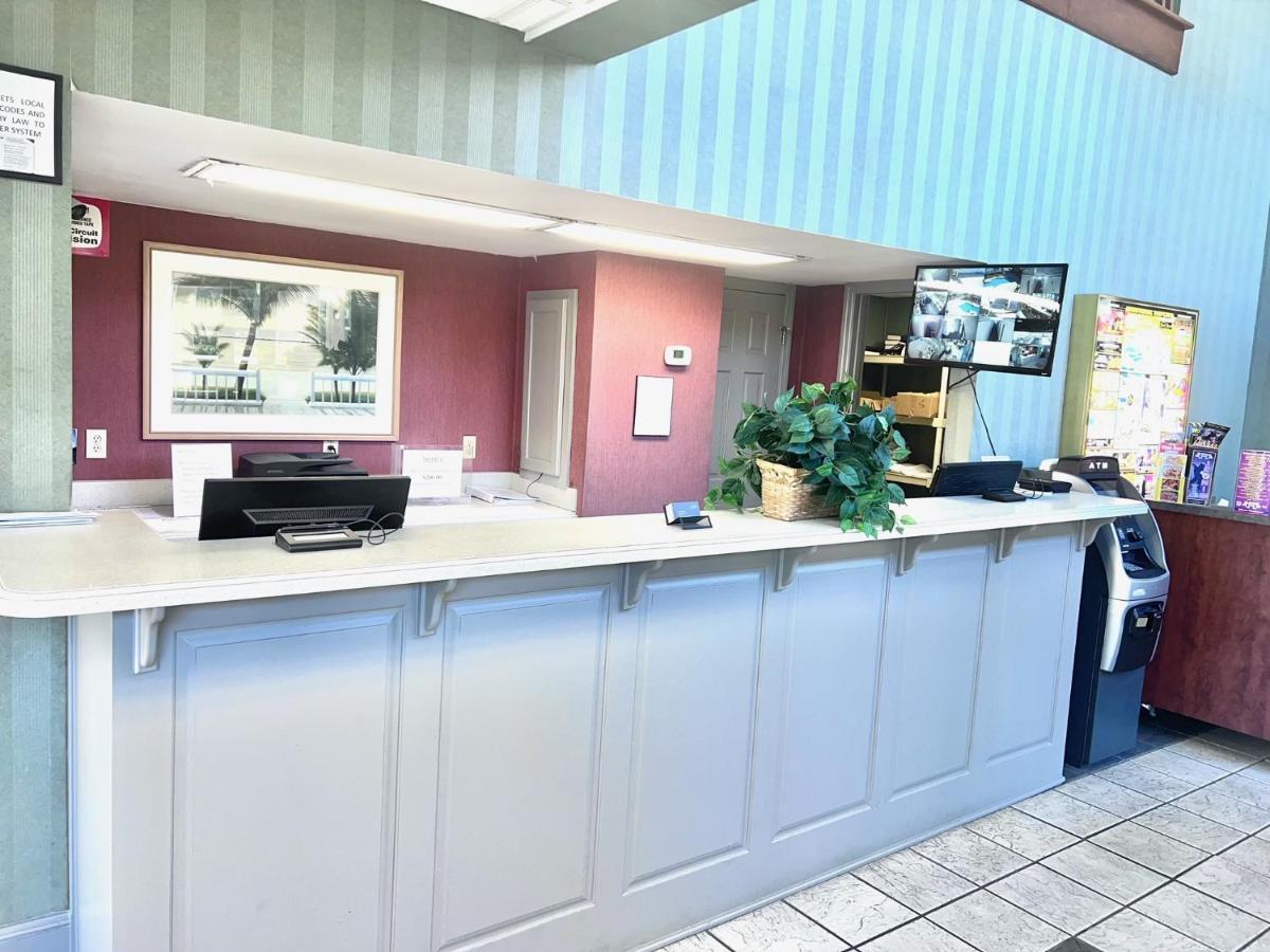 Ocean Crest Inn And Suites Myrtle Beach Bagian luar foto